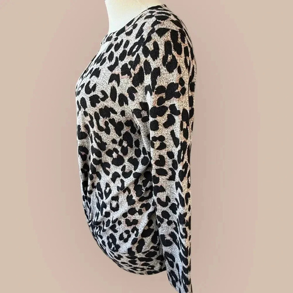 Maurices 24/7 Long Sleeves Cut Out Neck Twisted Tee Shirt Size XXL Animal Print - Picture 4 of 16